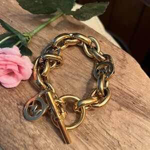 Michael Kors MK Padlock Chain Toggle Bracelet~Gold 8”